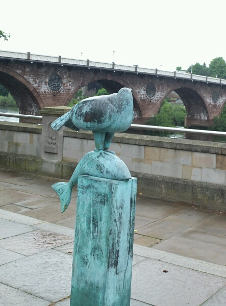 A Sea Eagle sculpture, Perth Bridge behind