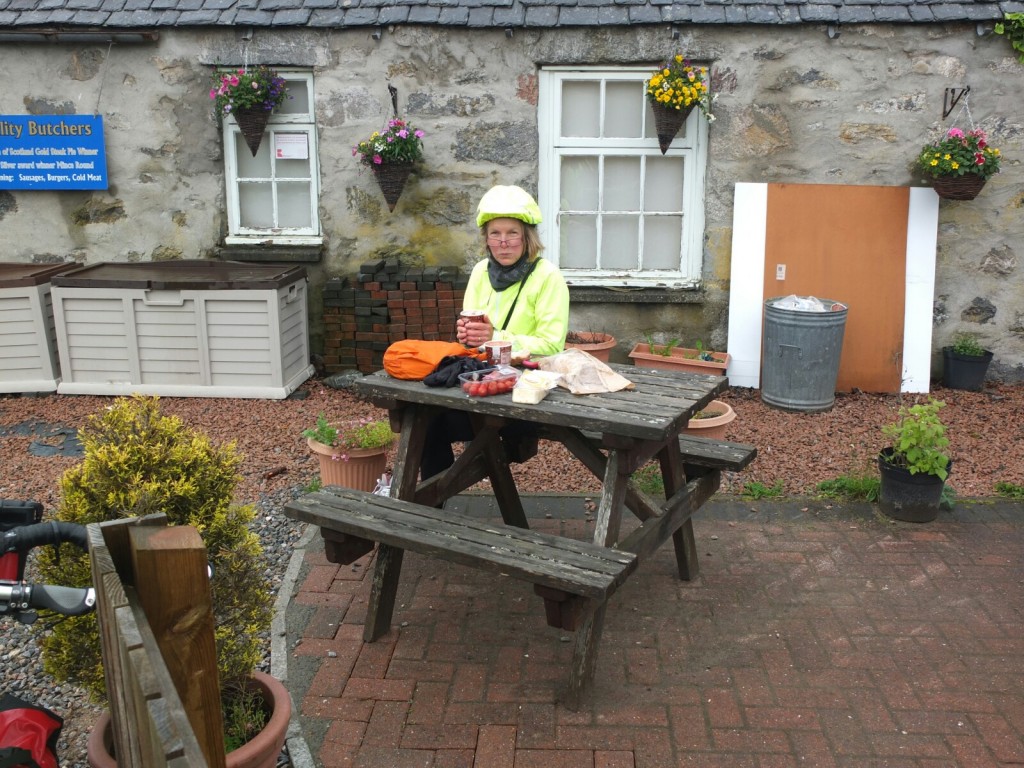 Lunch outside Tomatin village store . The Aero hot chocolate out of the machine really hit the spot 